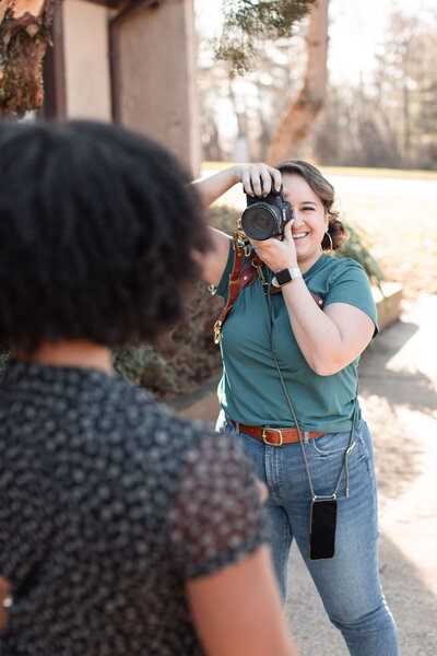 Laura photographs her client