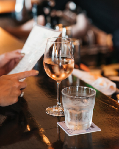 Prime steaks and fresh seafood in an upscale dining experience. Extensive wine list. 