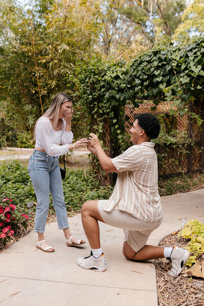 indie west photo portfolio image of man proposing in gainesville fl