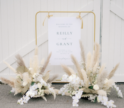 Hanging gold easel sign holder
