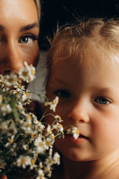mother-and-daughter-with-flowers