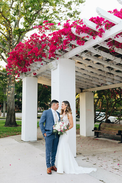 Unique parks to elope in Florida. St. Petersburg parks are very picturesque for an intimate wedding.