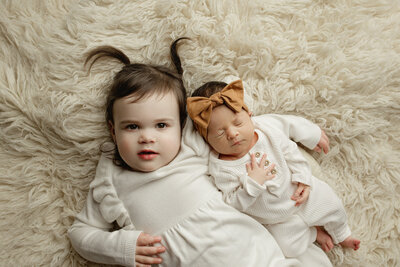 Siblings. Big sister, little sister