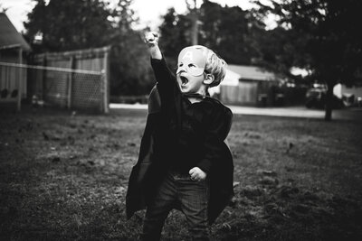 YOUNG BOY IN SUPER HERO CAPE LA CROSSE WISCONSIN DOCUMENTARY FAMILY PHOTOGRAHY FALL OUTDOOR SESSION
