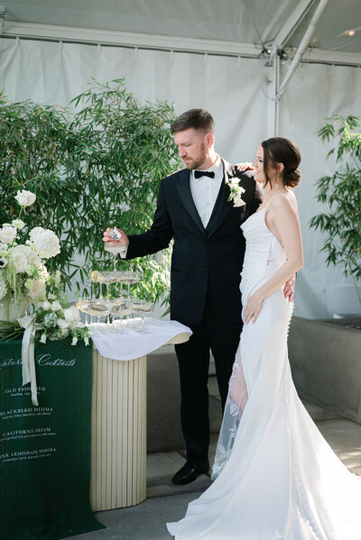 What does a luxury wedding photographer offer