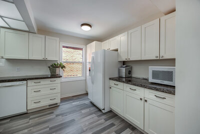 81 McCrimmon kitchen (2)
