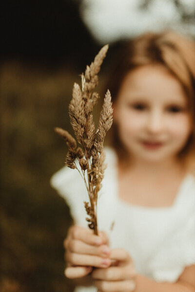 girl holding dried flower hereford family photoshoot