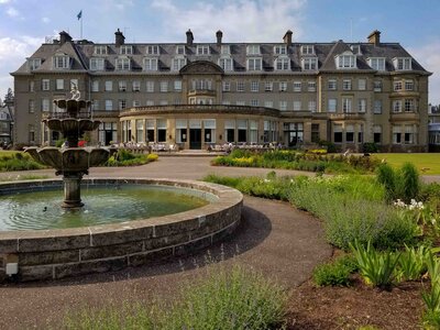 Elegant facade of the exclusive Gleneagles Hotel with a tiered stone fountain and manicured gardens ©Stephanie Dosch | theViatrix Bespoke Scotland Itinerary
