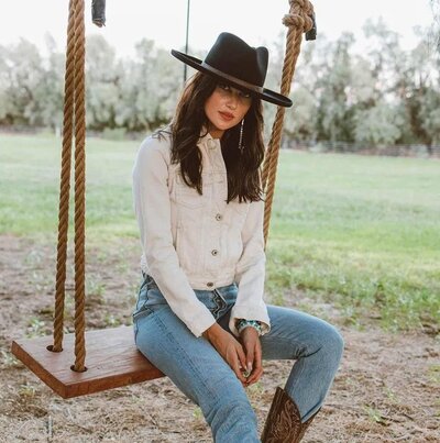 soho-female-black-western-hat-headwest-lifestyle
