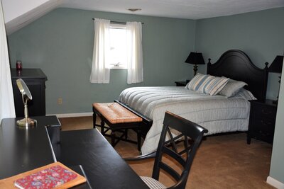 Hanging H bedroom 4