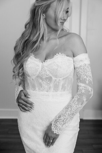 Black and white photo of brides lace dress — Madison Abernathy Photo