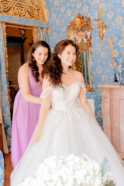 A bride and her bridesmaids get ready for a wedding in the Cassatt suite with Gramercy Mansion wedding photographer