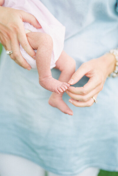A mother holds her newborn baby's toes by Chattanooga photographer Kelsey Dawn Photography