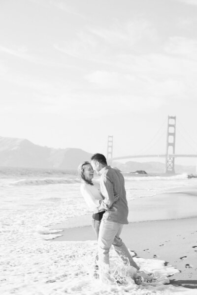 Engagement wedding photography by Robin Jolin to start your wedding journey with an unforgettable engagement session