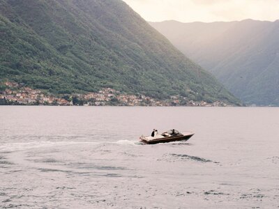 Boat photoshoot during a villa del Balbianello wedding, by Lake Como wedding photographer Andreas K. Georgiou  