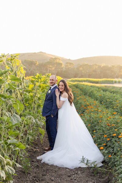 wedding photography in moorpark farm field