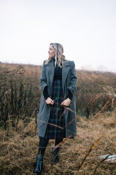 beautiful elegant bride with white wedding dress and veil