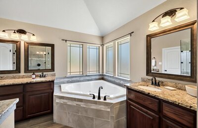 Master bathroom with jacuzzi tub in this three-bedroom, two-bathroom vacation rental lake house that sleeps eight just steps away from Stillhouse Hollow Lake in Belton, TX.