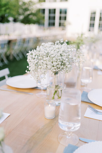 Wedding table floral arrangement baby's breath