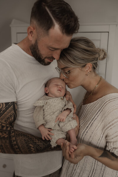 Babybauchshooting in Düren in sandiger Heidelandschaft