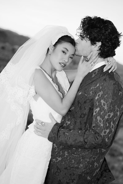 Modern wedding photographer captured bride and groom in Joshua Tree 