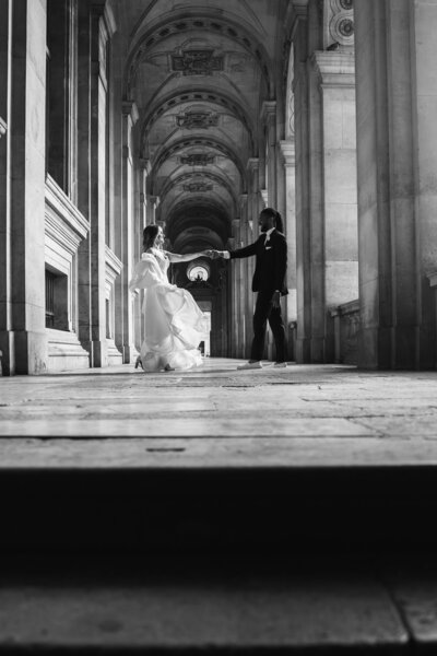 Couple eloping at the Louvre in Paris