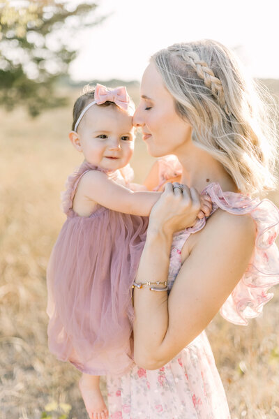 Maternity Photographer serving McKinney Tx and North DFW area.