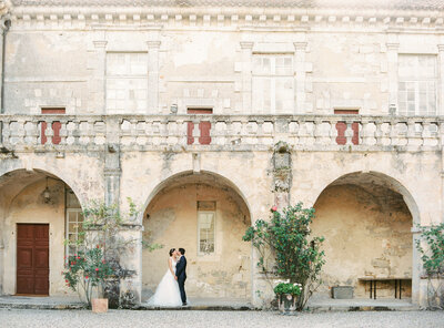 The bride and groom, couple photoshoot in the Chateau (Bordeaux)