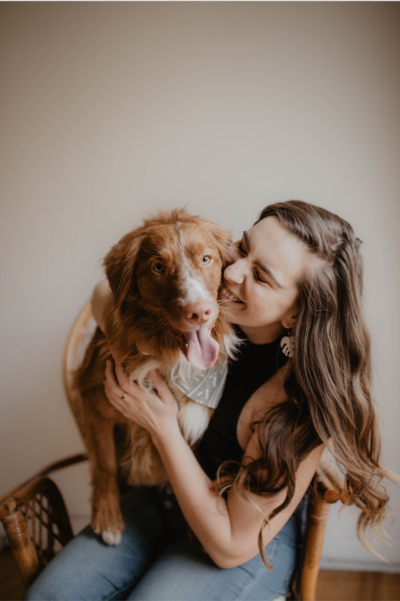 Kelsie O Photography cuddles her dog Breton for a photo