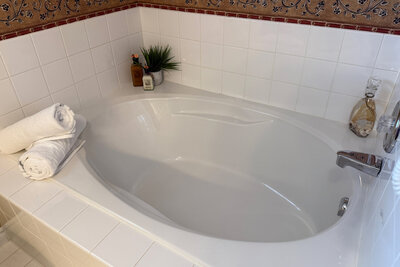 964 Grandlea main bath (4)