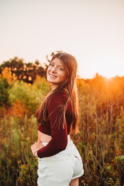 galena-territory-senior-photographer-illinois-girl-wild-flower-field