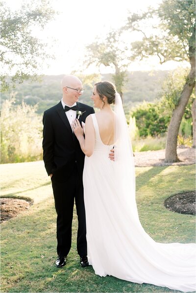 Golden hour wedding portraits on the ridge at Canyonwood Ridge