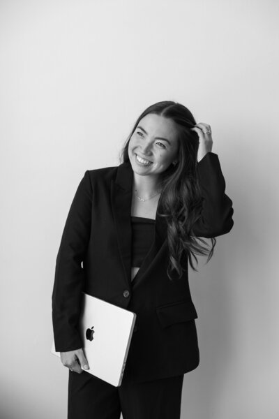 Abigail Anne Photography Storytelling Wedding Photographer in Colorado and Chicago — Headshot 138A1059