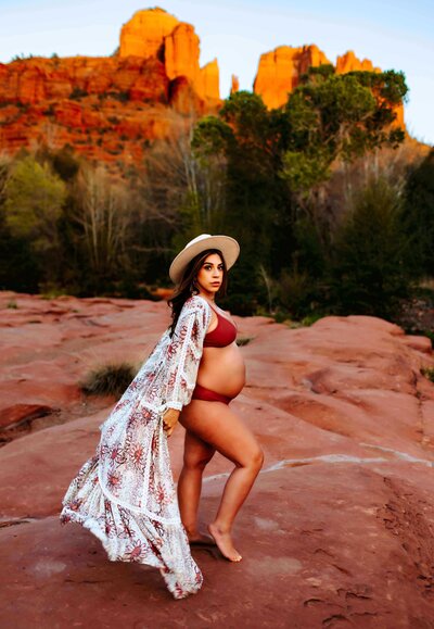 maternity shoot of a woman out in nature