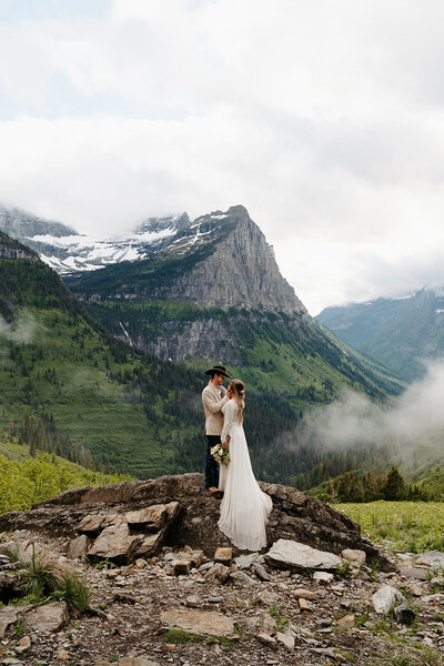 Leah&Laramie-GlacierNationalPark-Elopement-VenturetoElope-297_websize