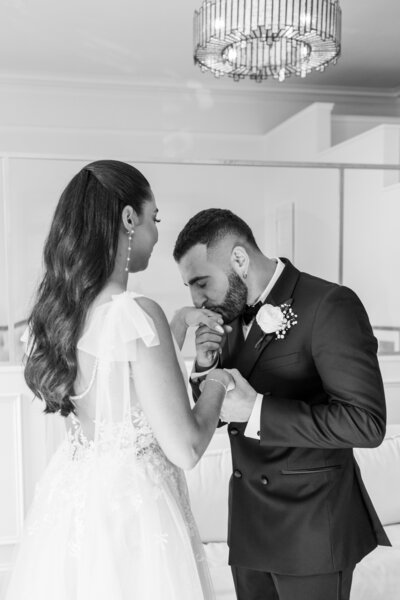 8.10.24Ari&KriLakeviewPavilionWedding_CharityHopePhotography-275