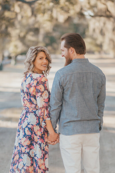 engagement bride and groom savannah georgia Bonaventure cemetery