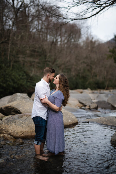 Engagement picture in mountains by Knoxville Photographer Jaimie Renee