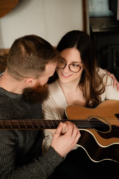 engagement-photo-guitar