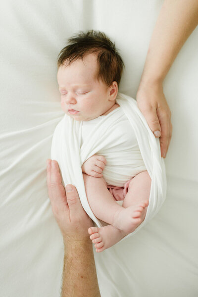 San Francisco newborn photographer Tevi Hardy captures a sleeping newborn child