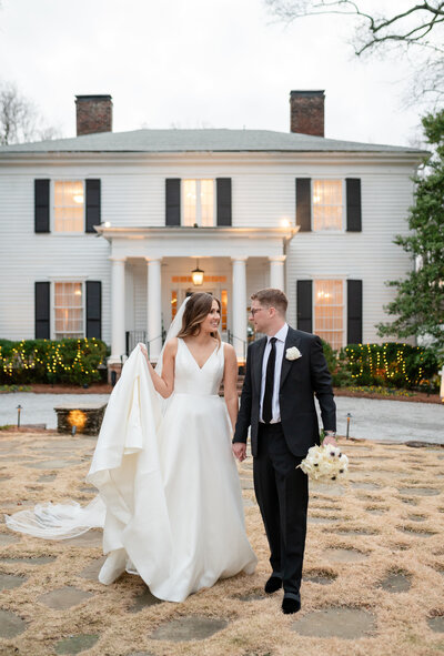 Allie Goodspeed is a wedding photographer based out of Austin, Texas serving Texas and beyond.