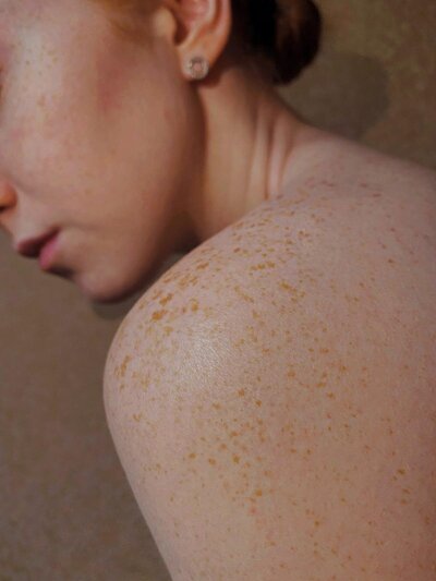 peau et dos d'une femme