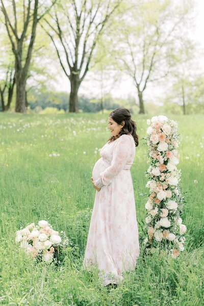 lancaster harrisburg hershey maternity photographer mom in flowy dress with flowers