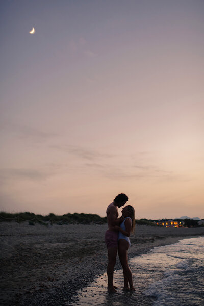 couple photos at beach in mallorca