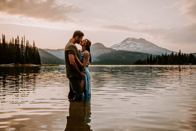sparks-lake-oregon-couple-photographer-elopement-bend-lakes-bachelor-sisters-sunset-5911
