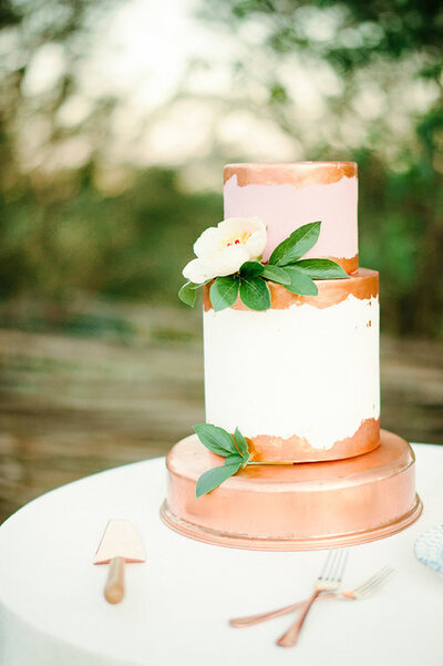 copper-garden-vow-renewal-April-Bennett-Photography-Glamour-Grace-Commonwealth-Cake-Company-Charlottesville