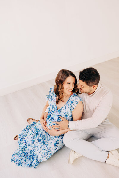 couple taking maternity photos
