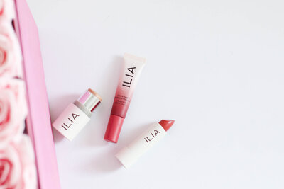Ilia makeup flatlay product photograph - Clic