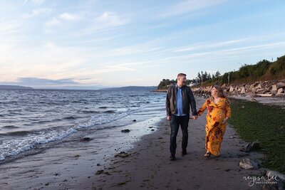 Husband and pregnant wife walking on Seattle beach, Maternity Portrait