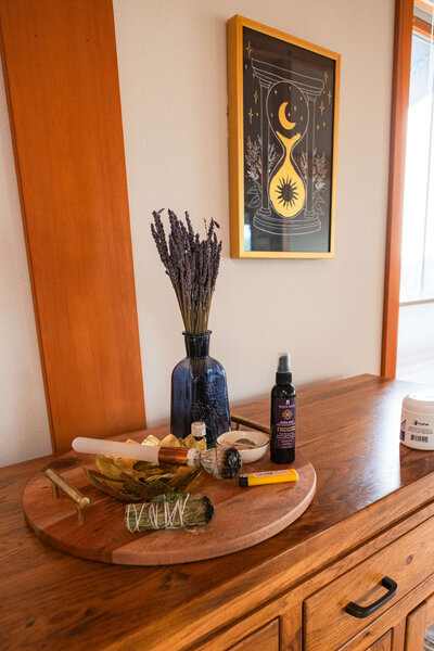 Calming interior of Throughline Wellness Studio in Bend, Oregon, where Dr. Parkar Price provides somatic and visceral therapy.